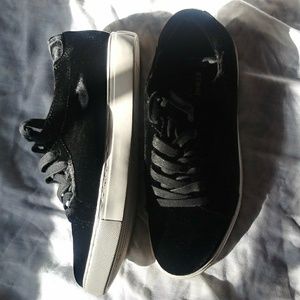 Unworn Abeo / Kenneth Cole velvet sneakers